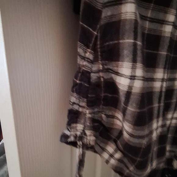 Charlotte Russe Plaid, Buttoned Top, ¾ Sleeve - Picture 8 of 10